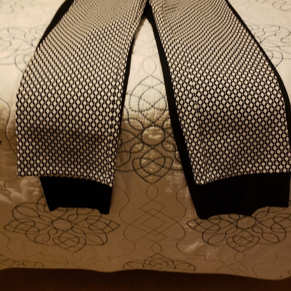 Max Studio BNWT black white pattern geometric pant - Picture 2 of 2